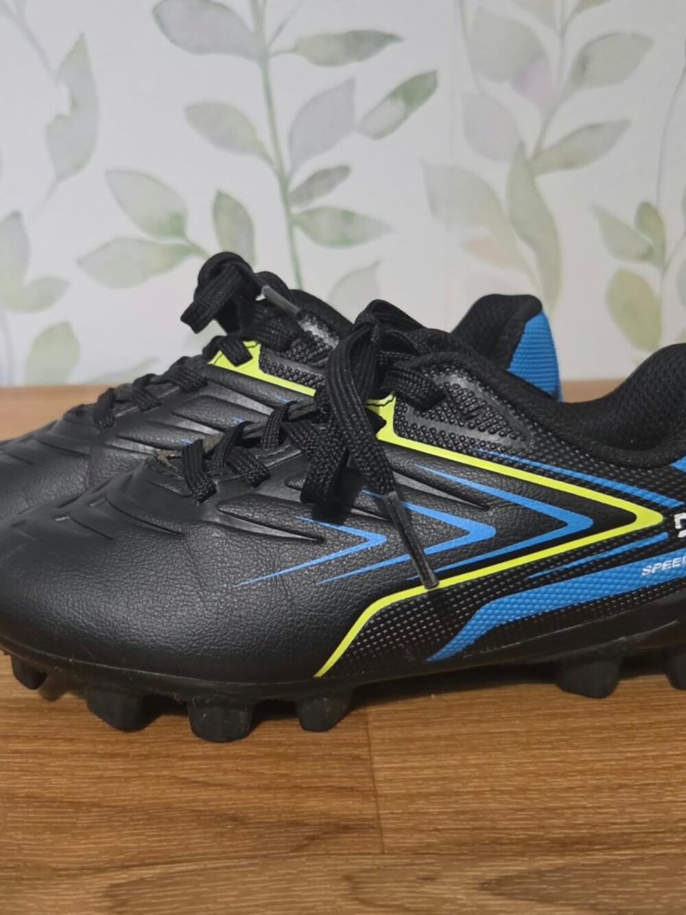 DSG Speed Viper Youth Soccer Cleats – Size 2Y (Black/Blue)